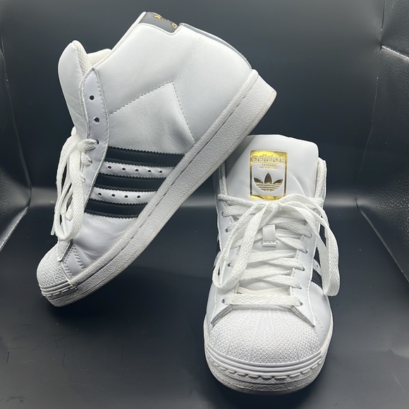 Adidas high top sneaker preowned size 5 Runs big fits size 6.5 - Picture 3 of 6